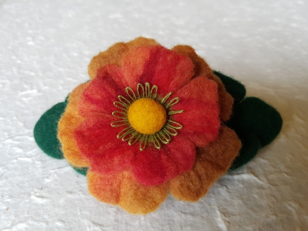 Haarspange mit Blüte und Klöppelspitze 01
