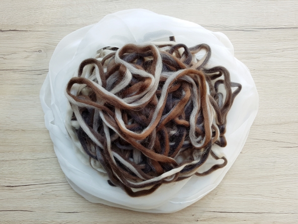 Nunofilzset "Gitterschal" - weiß - "Schokocreme"
