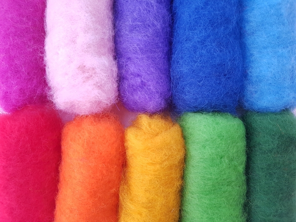 Krempelvlies Bergschaf - Farbzusammenstellung Regenbogen 100g