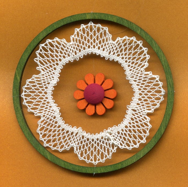 Klöppelbrief Anhänger "Blumenring"